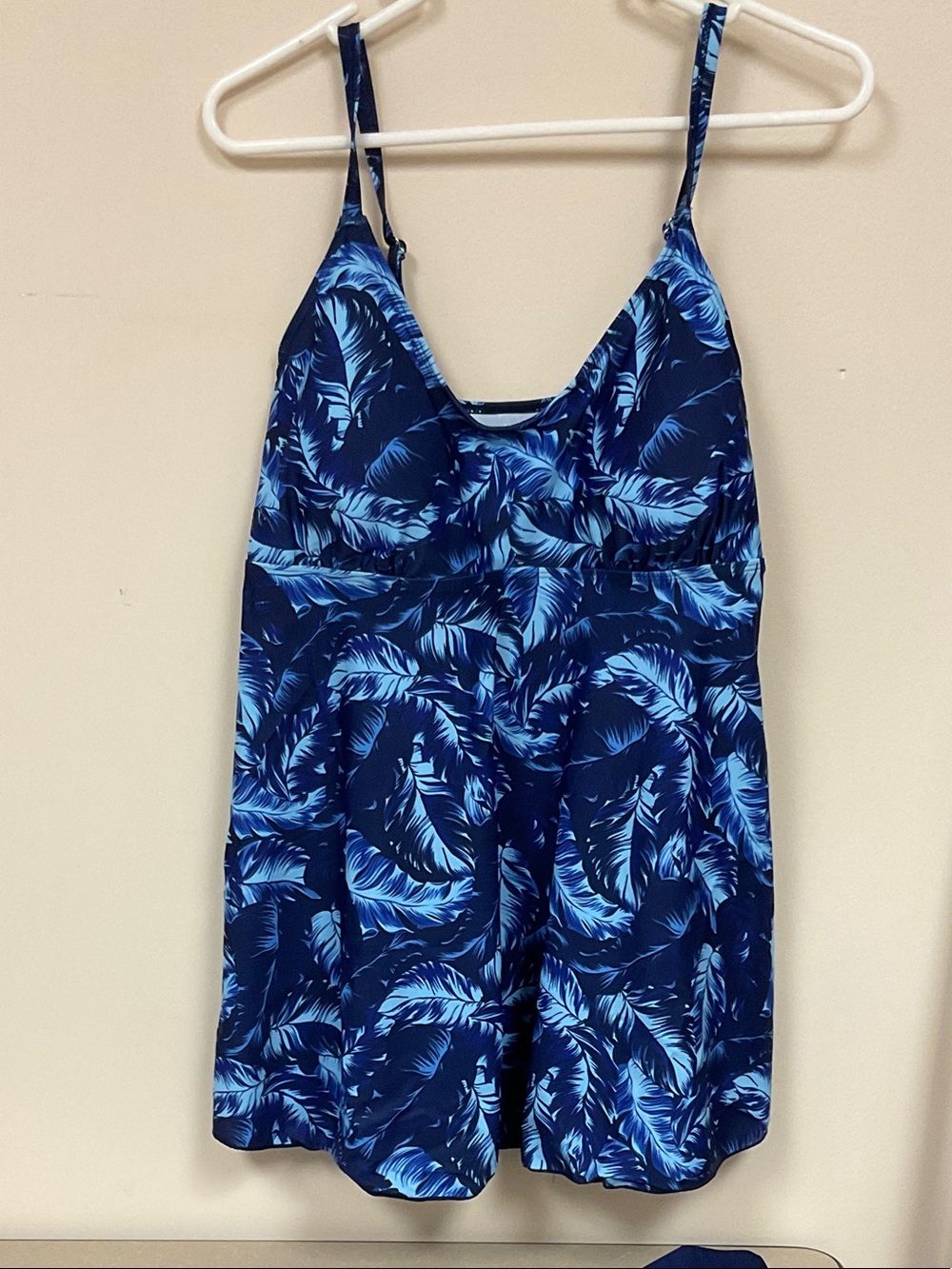 Women’s Navy Blue Leaf-Print One-Piece Swimdress with swim Shorts. NIOP. XXL